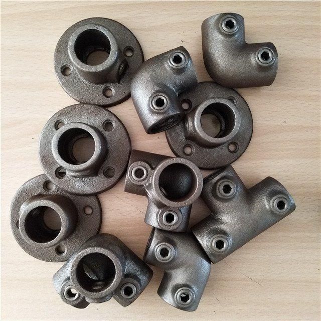 Long Tee Pipe Fittings Industrial Reclaimed Coffee Table with Raw Steel Key Clamp Legs